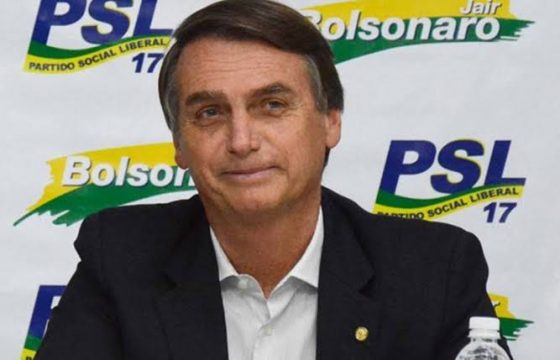 Bolsonaro tenta acabar com PT, mas erra mira e põe fim ao próprio partido